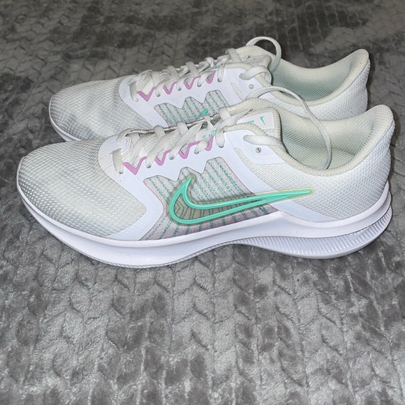 Nike Downshifter Cw3413-101 White Running Shoes Womens Size 10. - Picture 1 of 12